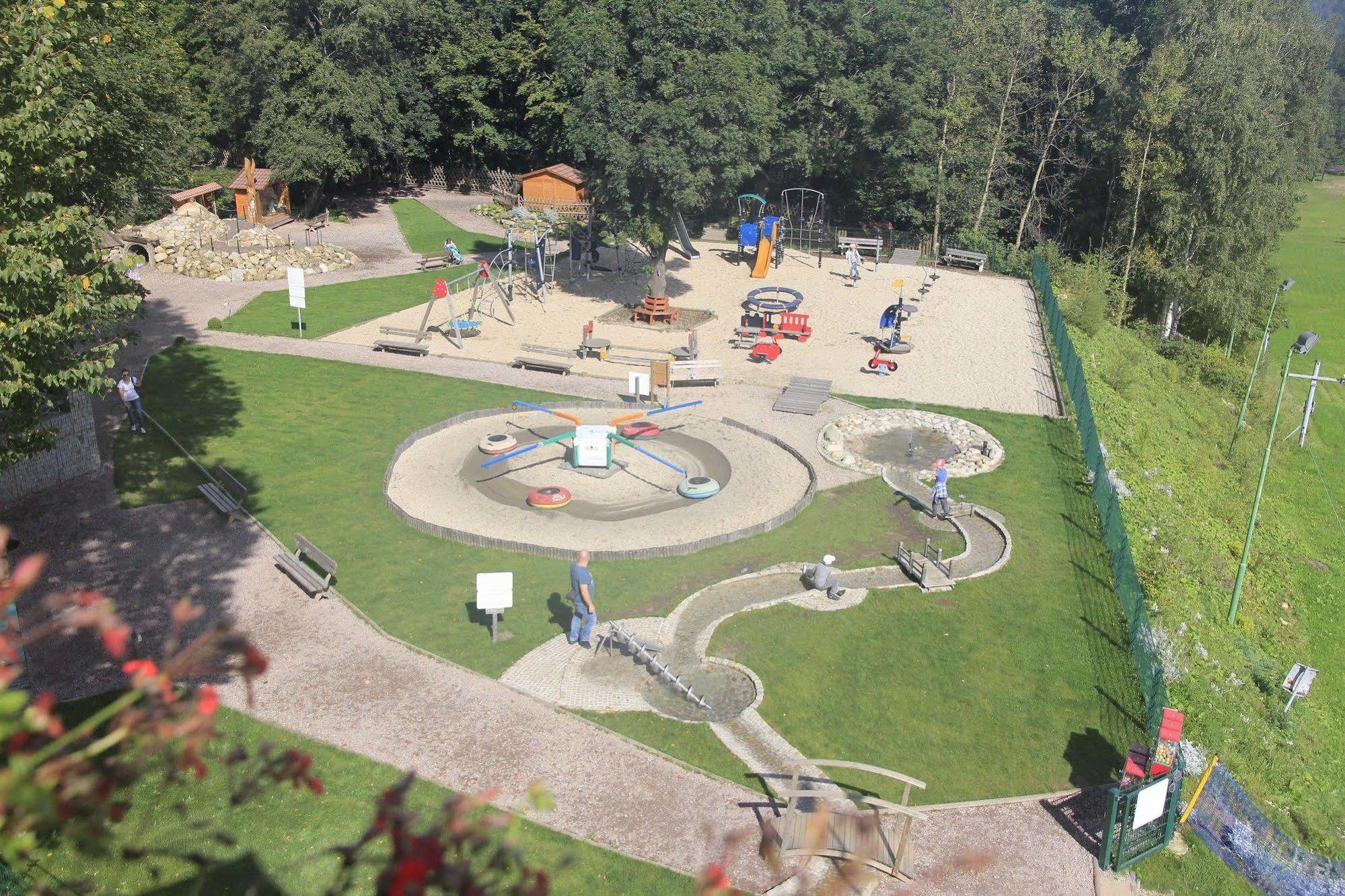 Przystanek Bavaria - Sauny, Parking Oraz Wstep Do Parku Bajek W Cenie! Карпач Екстер'єр фото